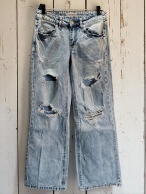 LOVE SOHO SIZE 1. Light Blue Distressed Wide Leg Jeans.